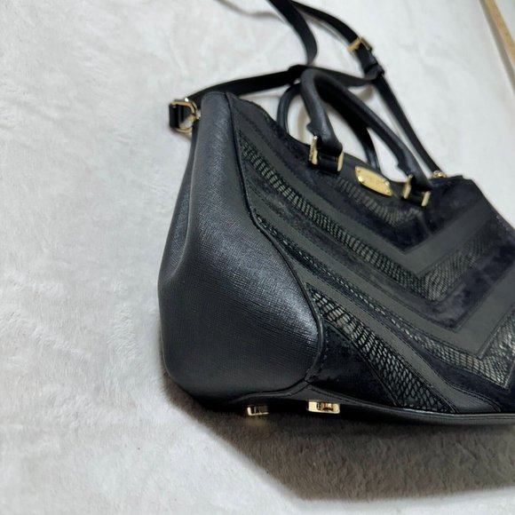 MICHAEL KORS Purse Selma Black Chevron Patchwork Design w/ Adjustable Strap - Picture 4 of 16
